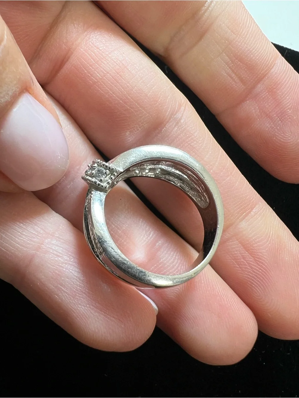 10k white gold Pink and clear stones ribbon ring
